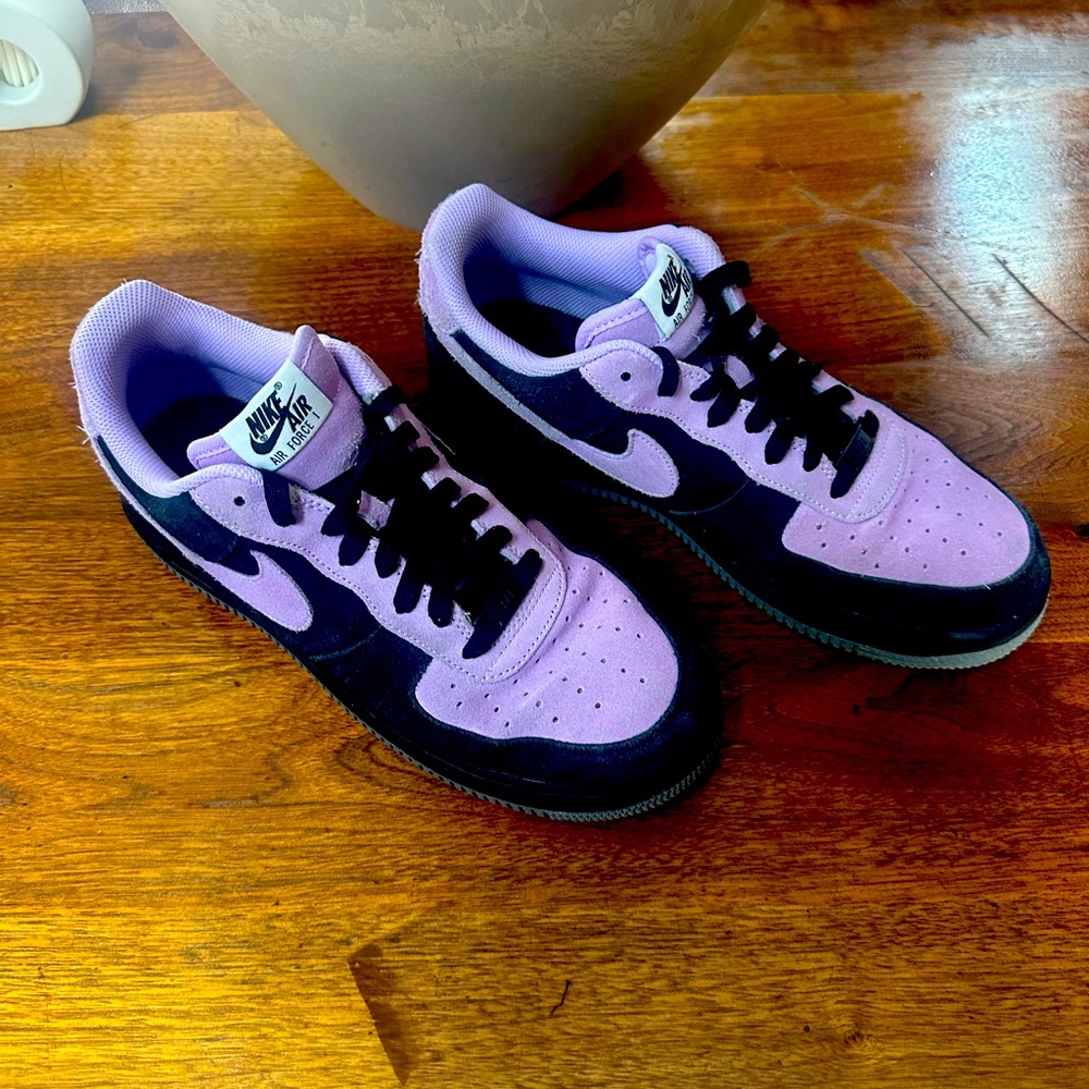 Loved pair of custom Air Force shoes! See photos and videos for details.